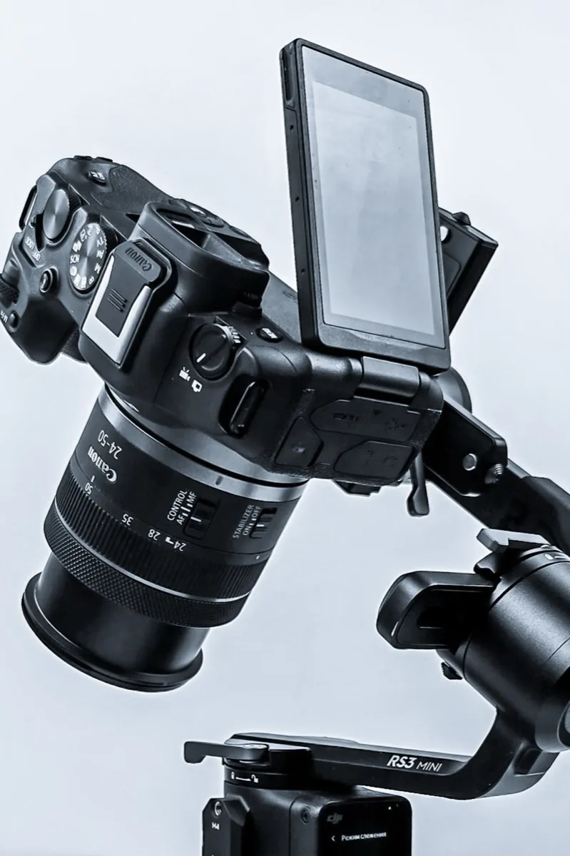 Камера Canon на стабилизаторе DJI RS3 Mini — наша съёмочная техника